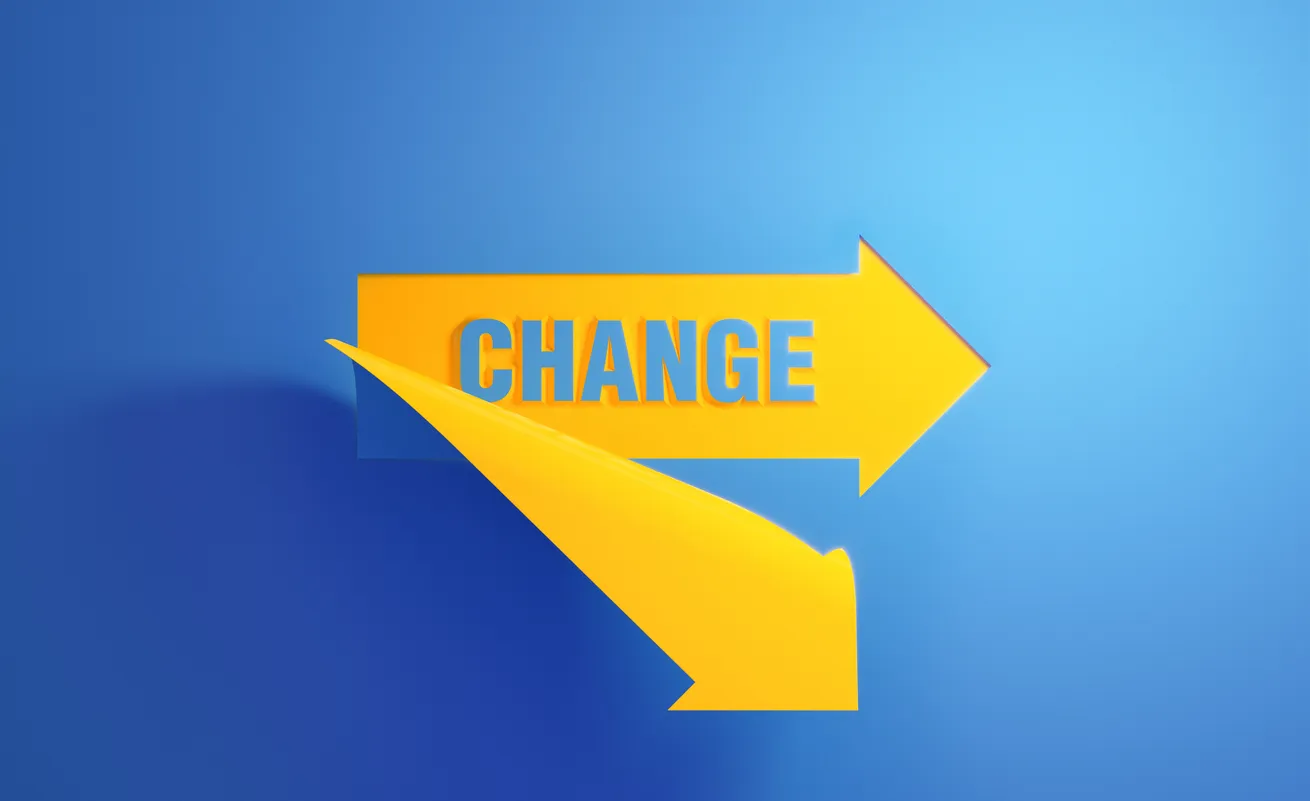 Yellow arrows pointing to the right with the word "CHANGE" in bold, set against a blue background, symbolizing IT transformation and value recovery in technology projects.